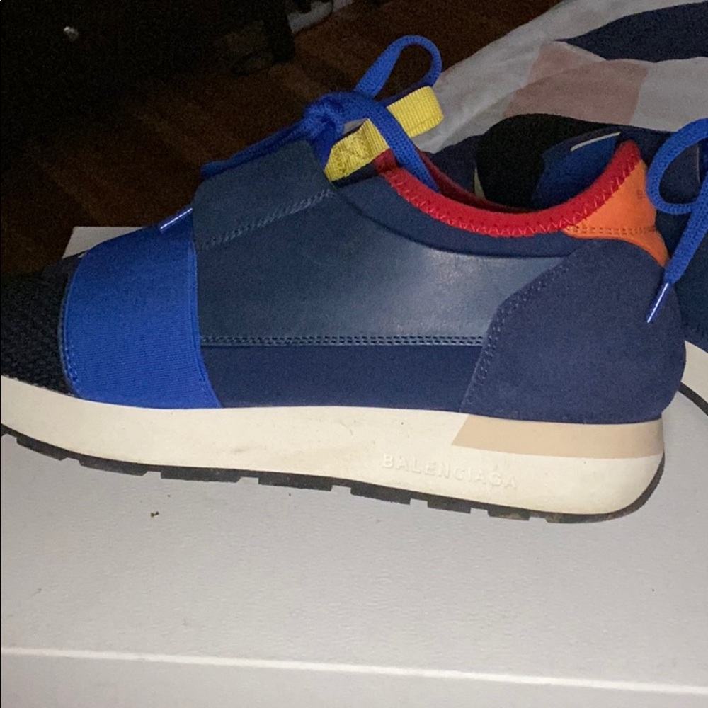 Sneakers - Picture 2 of 6